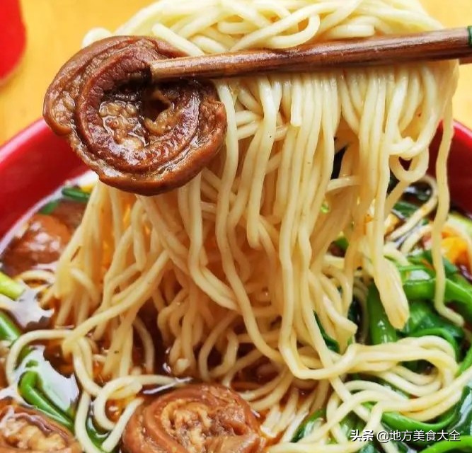 重庆这家小面因老板娘貌美走红,这家重庆小面真好吃