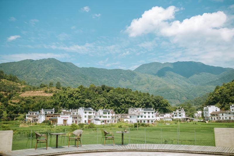 臻选人文度假品牌开山之作，惊艳问世，与月途看尽婺源千面之美