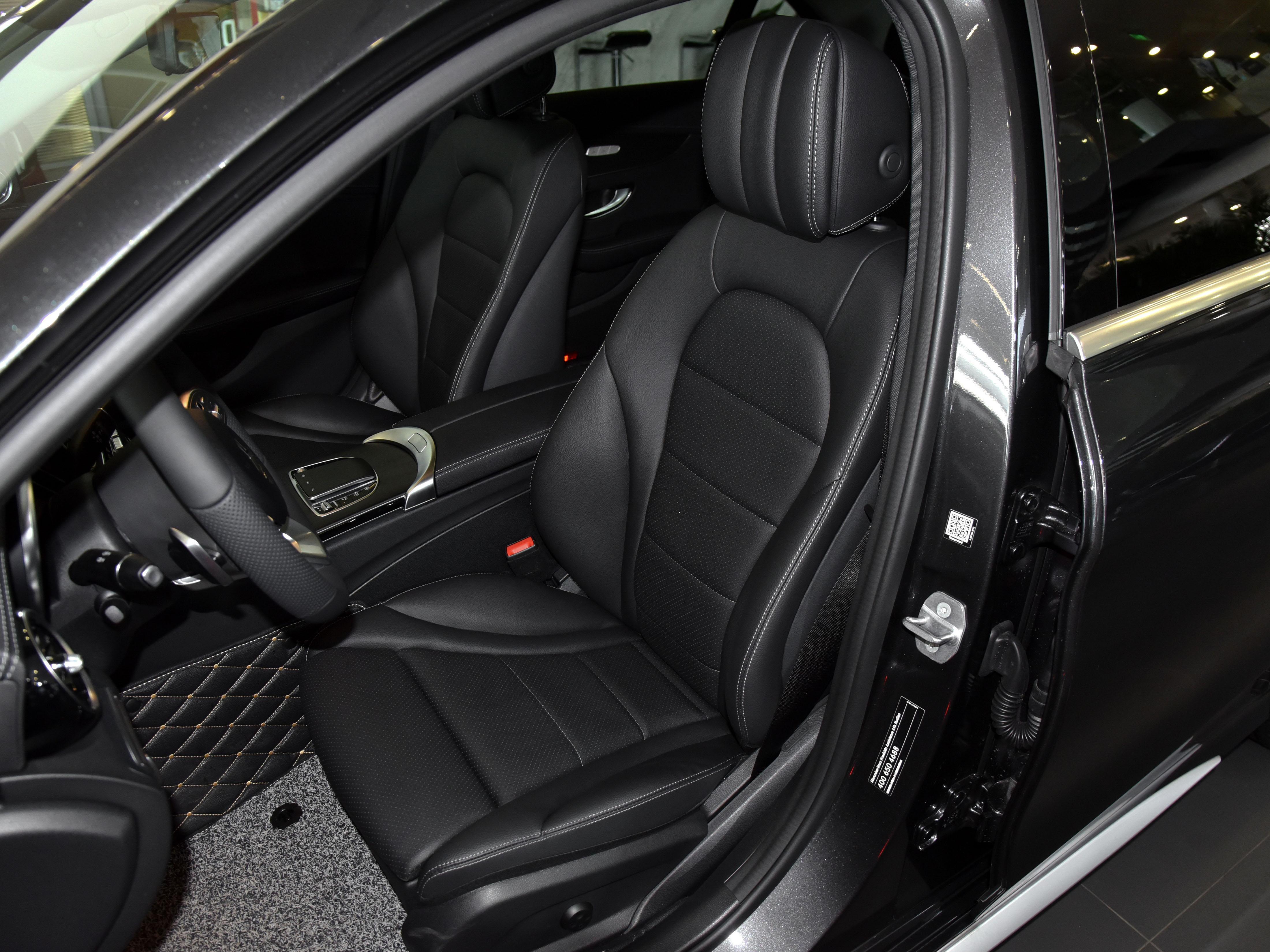 坐着空间大还舒服,开着省油还是豪华品牌,带你看奔驰C级