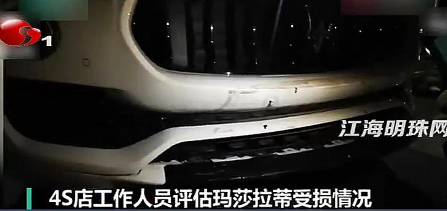 玛莎拉蒂酒驾直接撞碎,男子酒驾地库撞劳斯莱斯