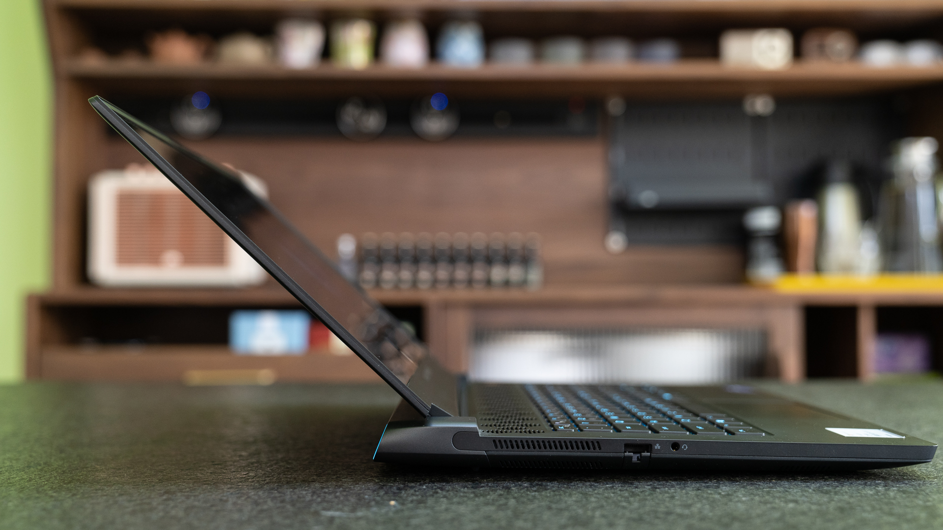 玩家的终极梦想英雄联盟,alienwarem15r6游戏本外观