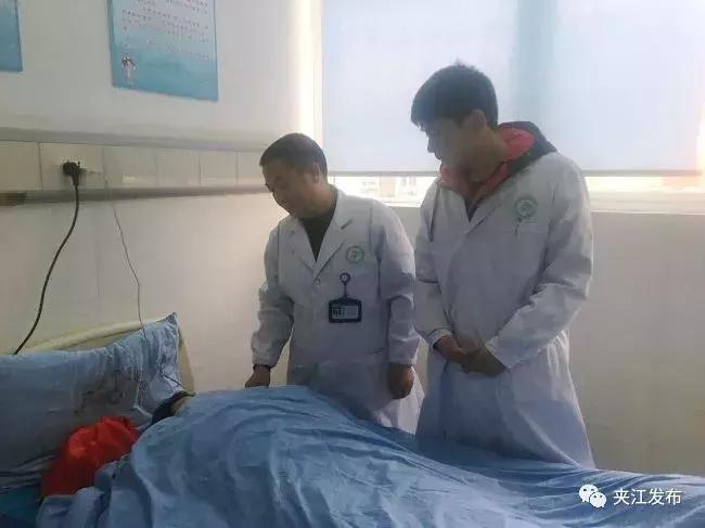 「夹江改革开放四十年先进颂」行医30余载仁心仁术济苍生