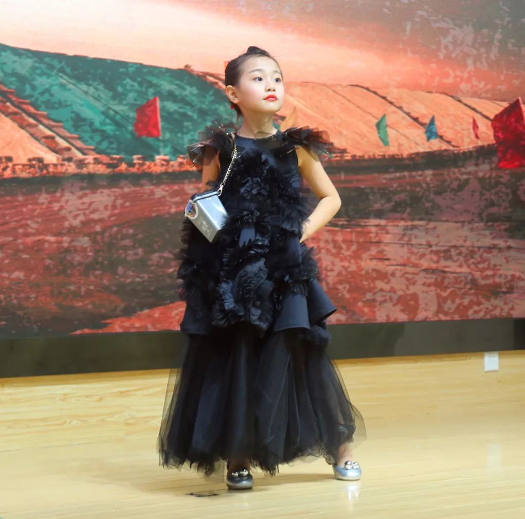 垃圾分类齐参与文明城市我先行,垃圾分类齐参与人人动手美家园