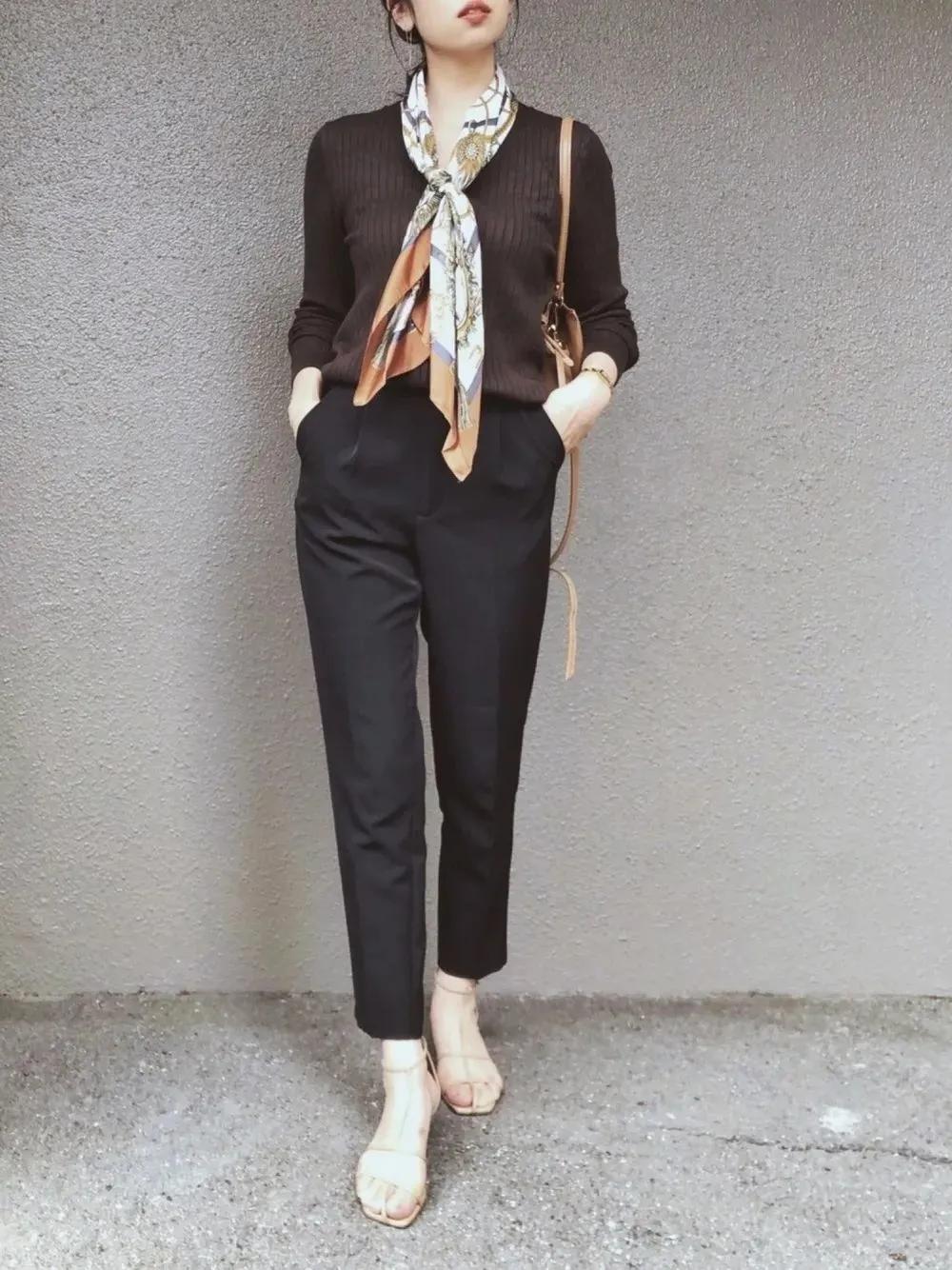 一条丝巾穿搭创意,一看就会的超简单丝巾时髦搭配