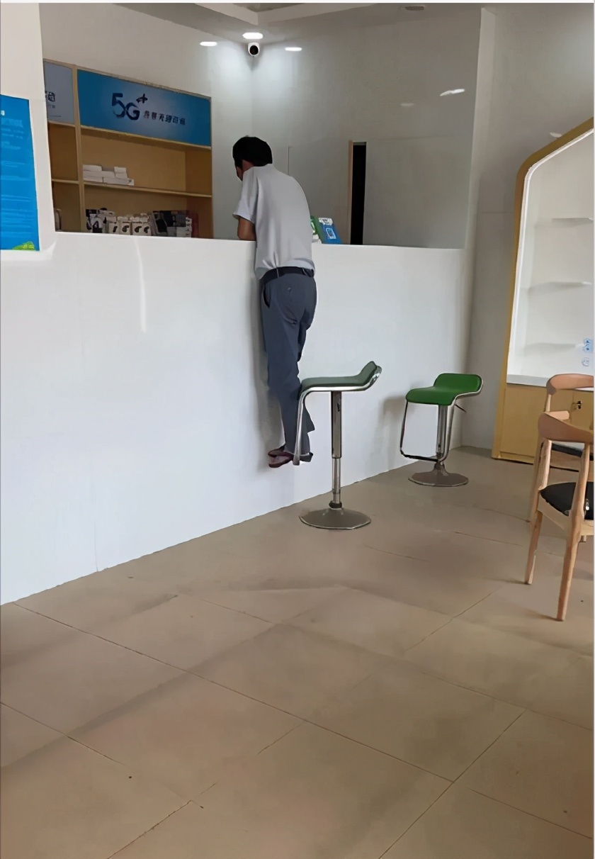 在公交车上遇到的妹纸，让我沉醉迷失了方向，我该怎么搭讪啊？急