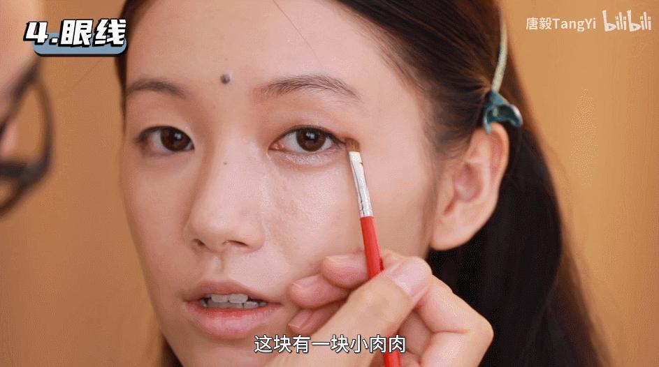 学会这些等于整容+修图！泪沟、眼袋、双下巴的超简单自救方案