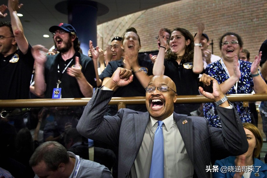 10.4万亿公里的彗星,86年哈雷彗星经过地球照片