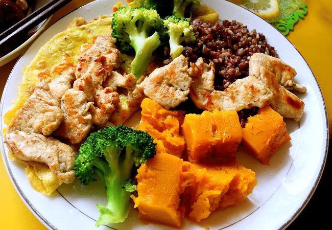 学生党不吃粉能练出肌肉吗,小白练肌肉蛋白粉怎么吃