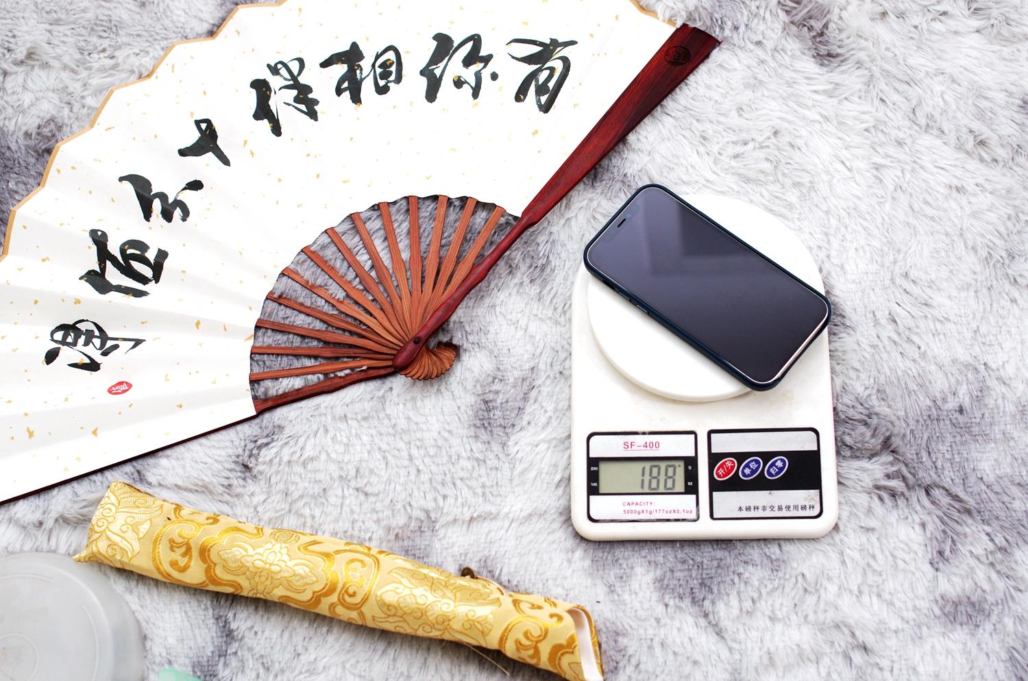 或许比原厂还要好一些：我的iPhone12的“高冷”配件们