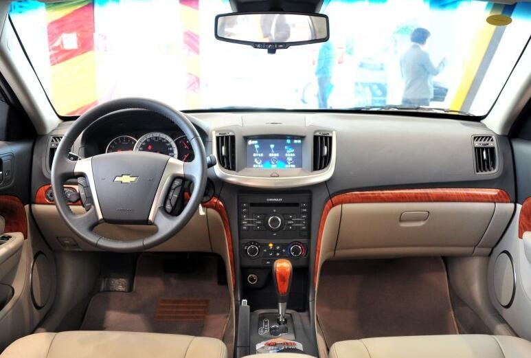 5万预算选雪佛兰是13年大空间景程还是车龄更短的爱唯欧