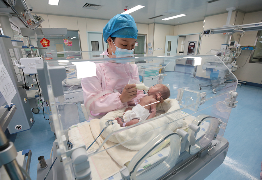 多学科协作成功救治一名危重患者,市二院成功救治30周三胞胎早产儿