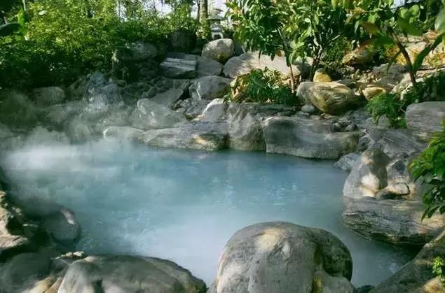 云南保山附近有哪些天然温泉,云南罗茨温泉哪家环境好又实惠