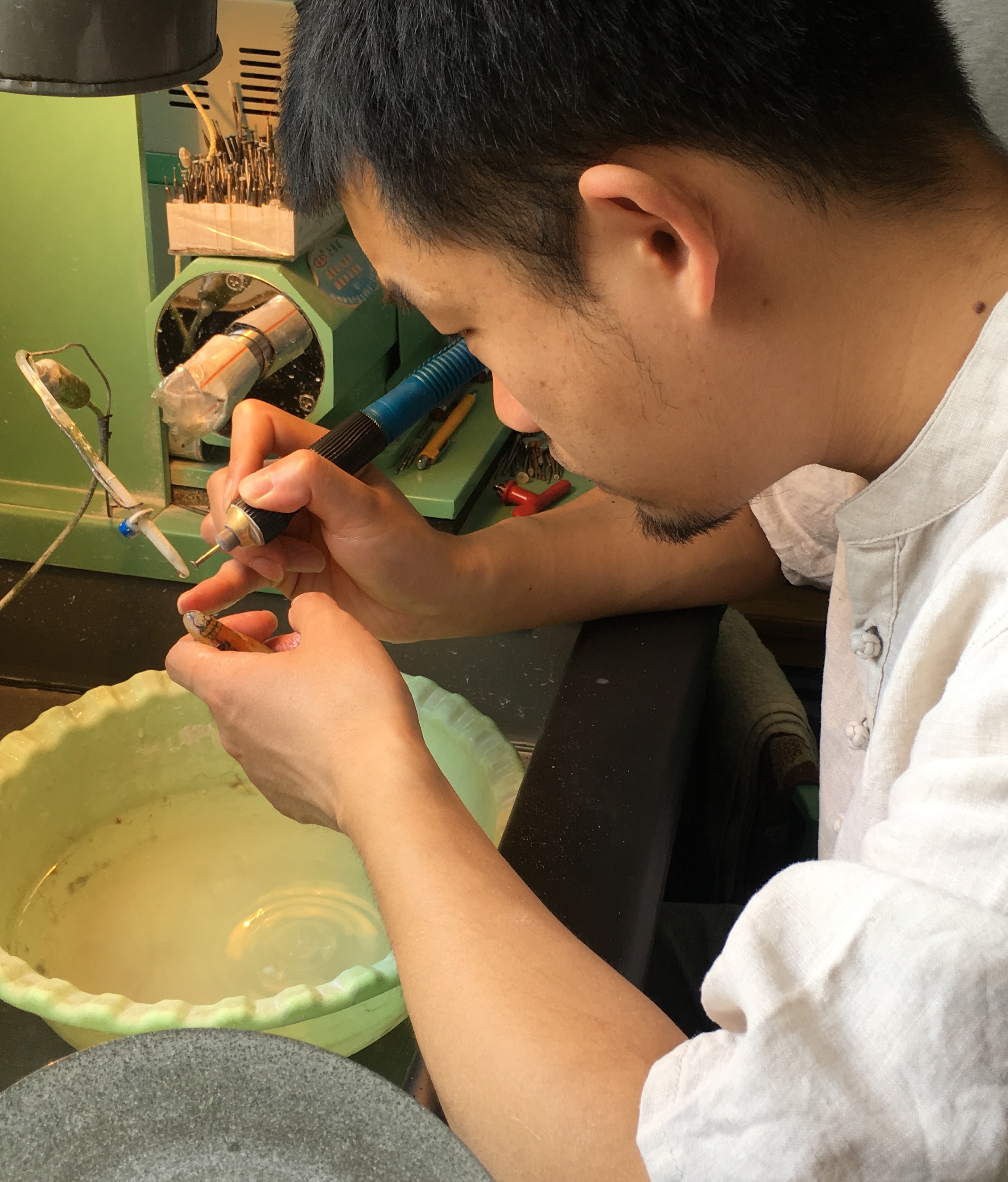 和田玉机工雕刻和手工雕刻的区别,和田玉雕刻和不雕刻