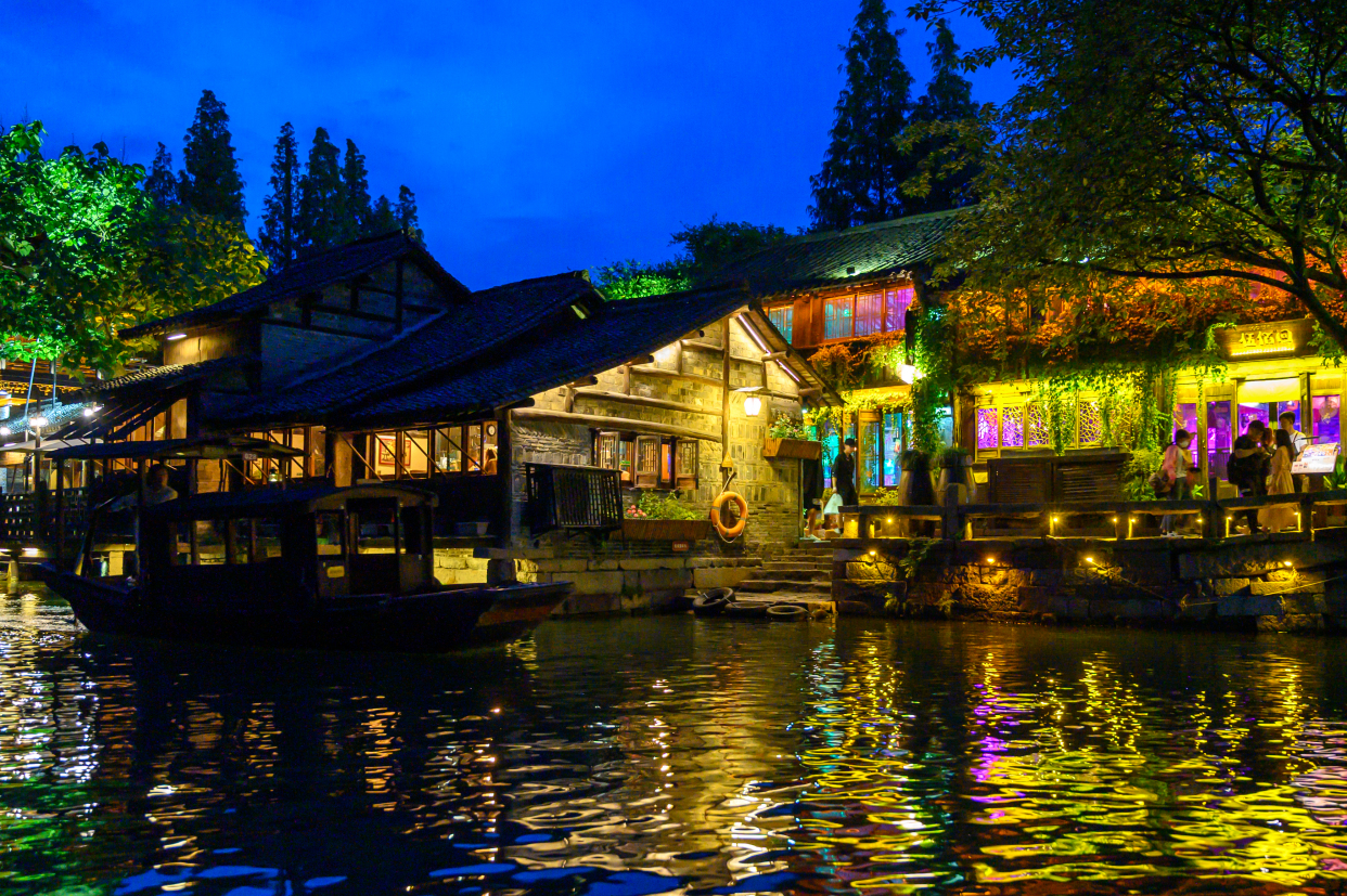 乌镇的夜晚美景,乌镇的西栅夜景真的很好
