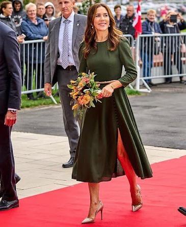 丹麦王储妃唐纳森穿衣图片,丹麦王储妃玛丽绿色西装