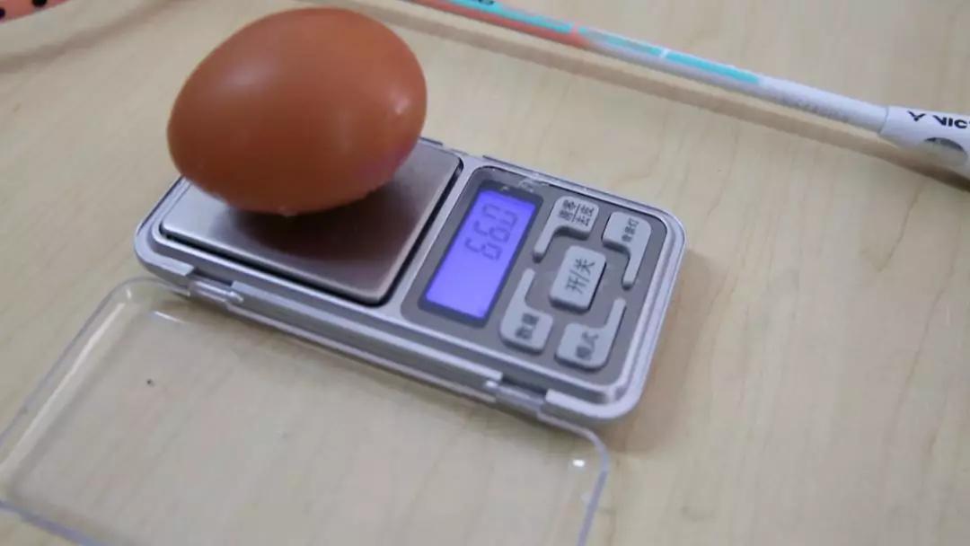 和鸡蛋一样轻的球拍,怎么知道自己球拍可以绑多少磅