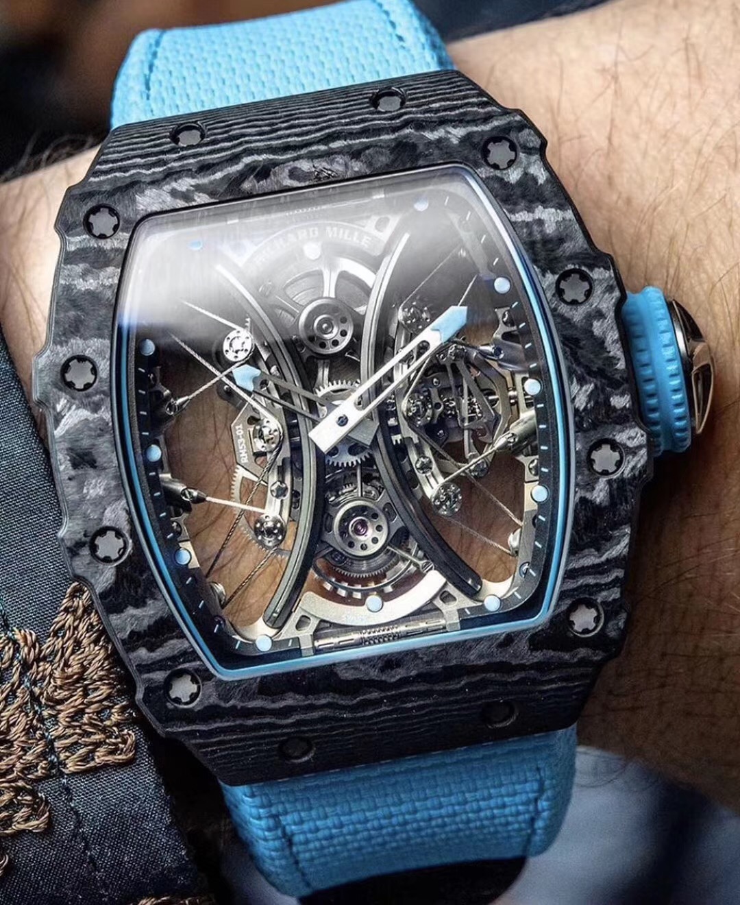 外媒伪装身份混入我国地下工厂，得知技术被我国掌握大发雷霆