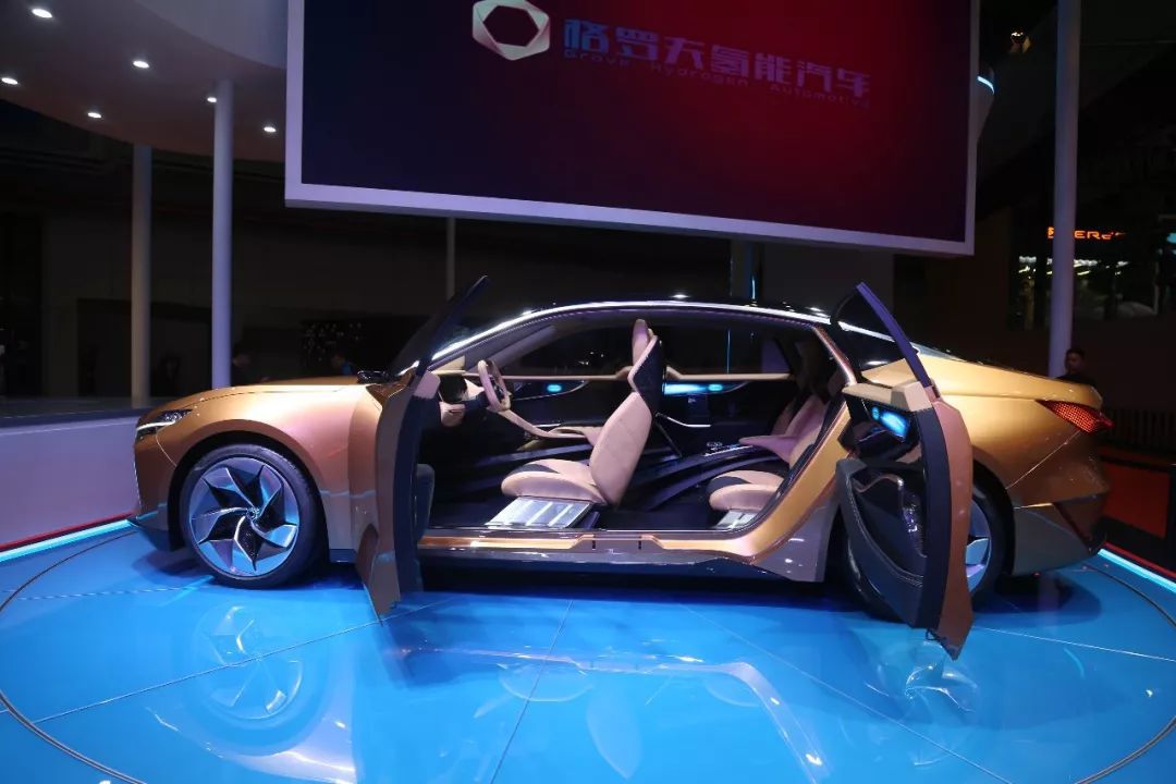 美女、名车，你要谁？老司机：我都要了！