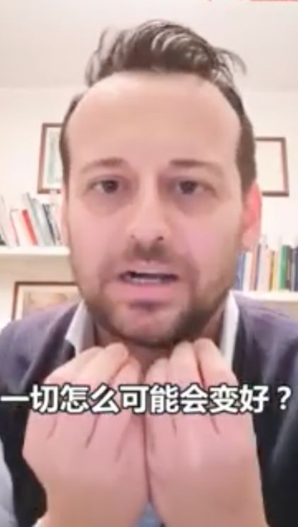 意大利人手势拳头放嘴巴上,意大利人喜欢做什么手势