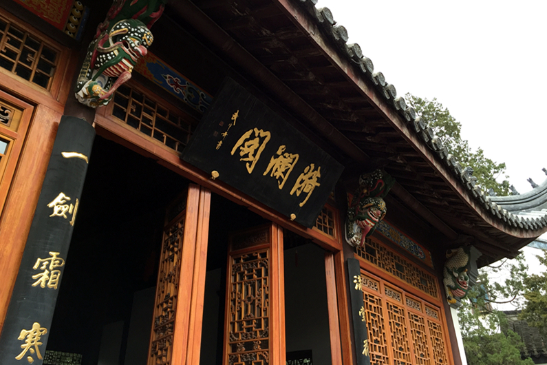 月下说金陵，晨起游南京