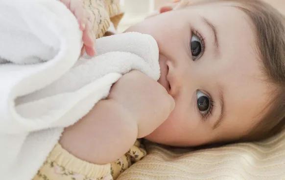 宝宝烧退了红疹消失是怎么回事,八个月宝宝烧退了出疹子了怎么办