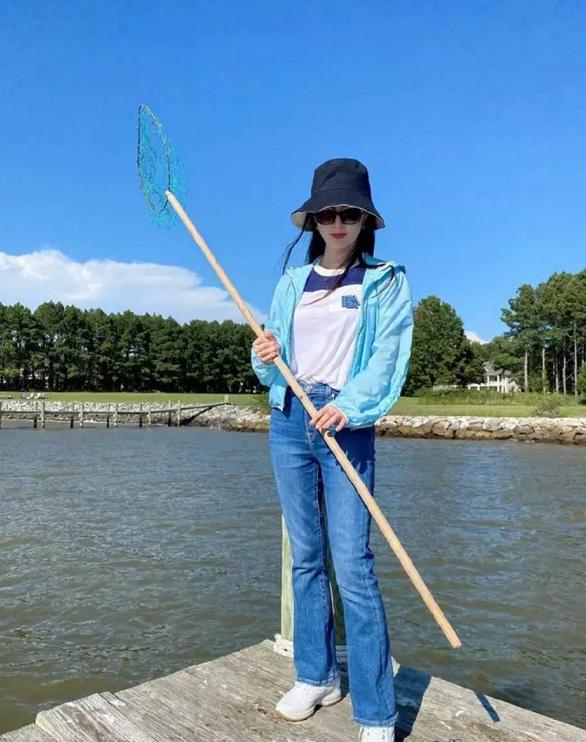 舒畅日常穿搭 (舒畅同款牛仔服配百褶裙)