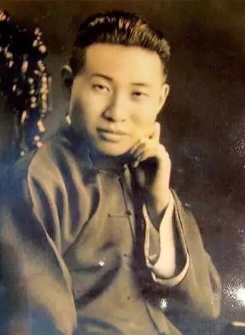 这位怪才靠画月份牌养活全家，电影皇后胡蝶都要给他做模特