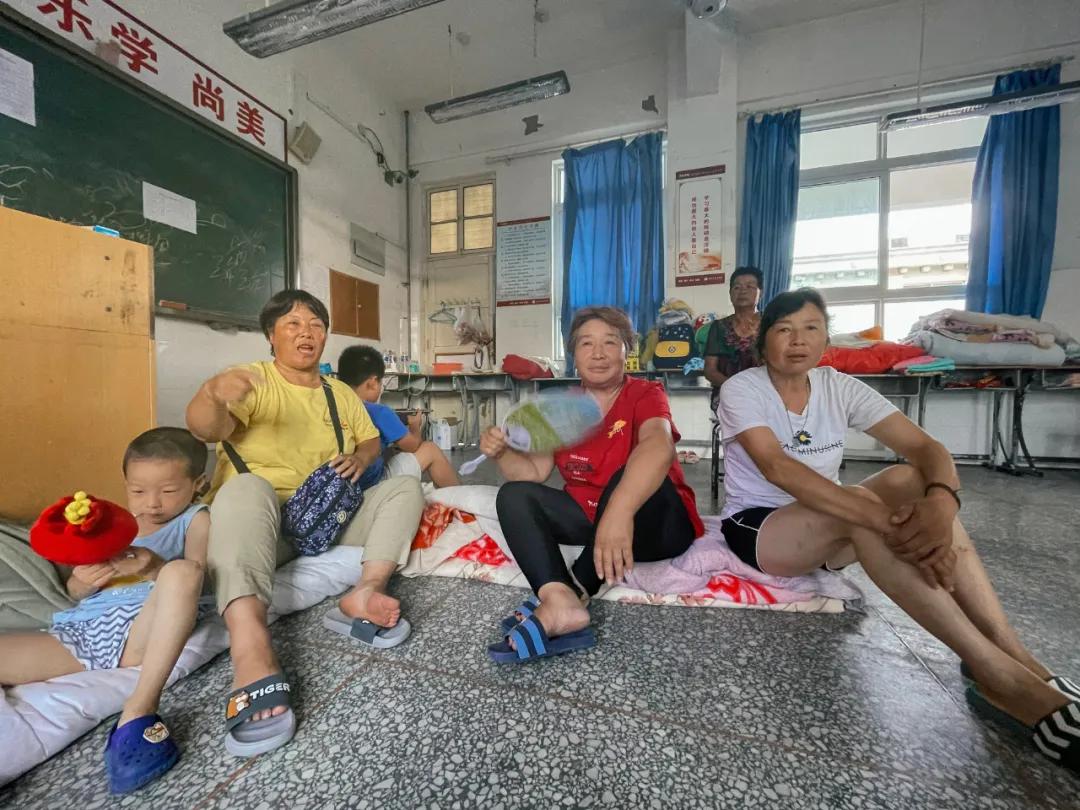 人在新乡，我们的家还在水里