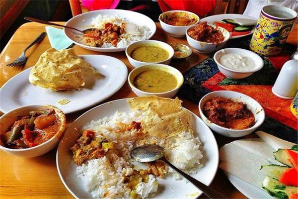 带一万元去尼泊尔山区生活,带500元去西藏