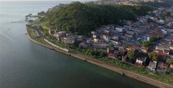 老外看中国铺轨神器,老外搭中国地铁