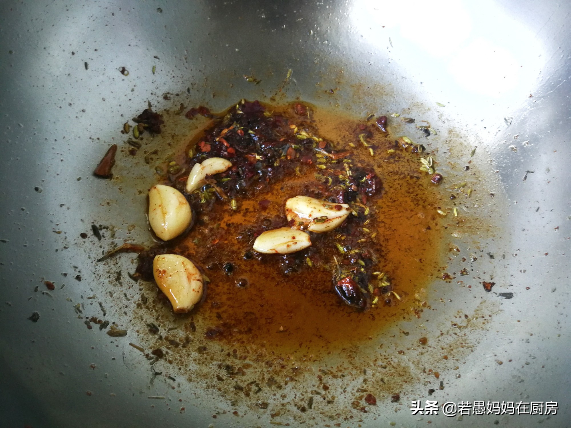 小鲫鱼不油炸怎么炖刺会烂,小鲫鱼怎样烧汤更好吃