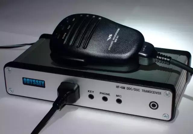 多款收发信机回顾，SDR、QRP和传统桌面电台争奇斗艳