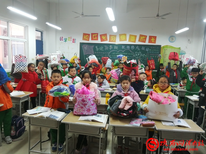 爱心捐赠进校园寒冬温情暖人心,乡村小学爱心捐赠活动简报