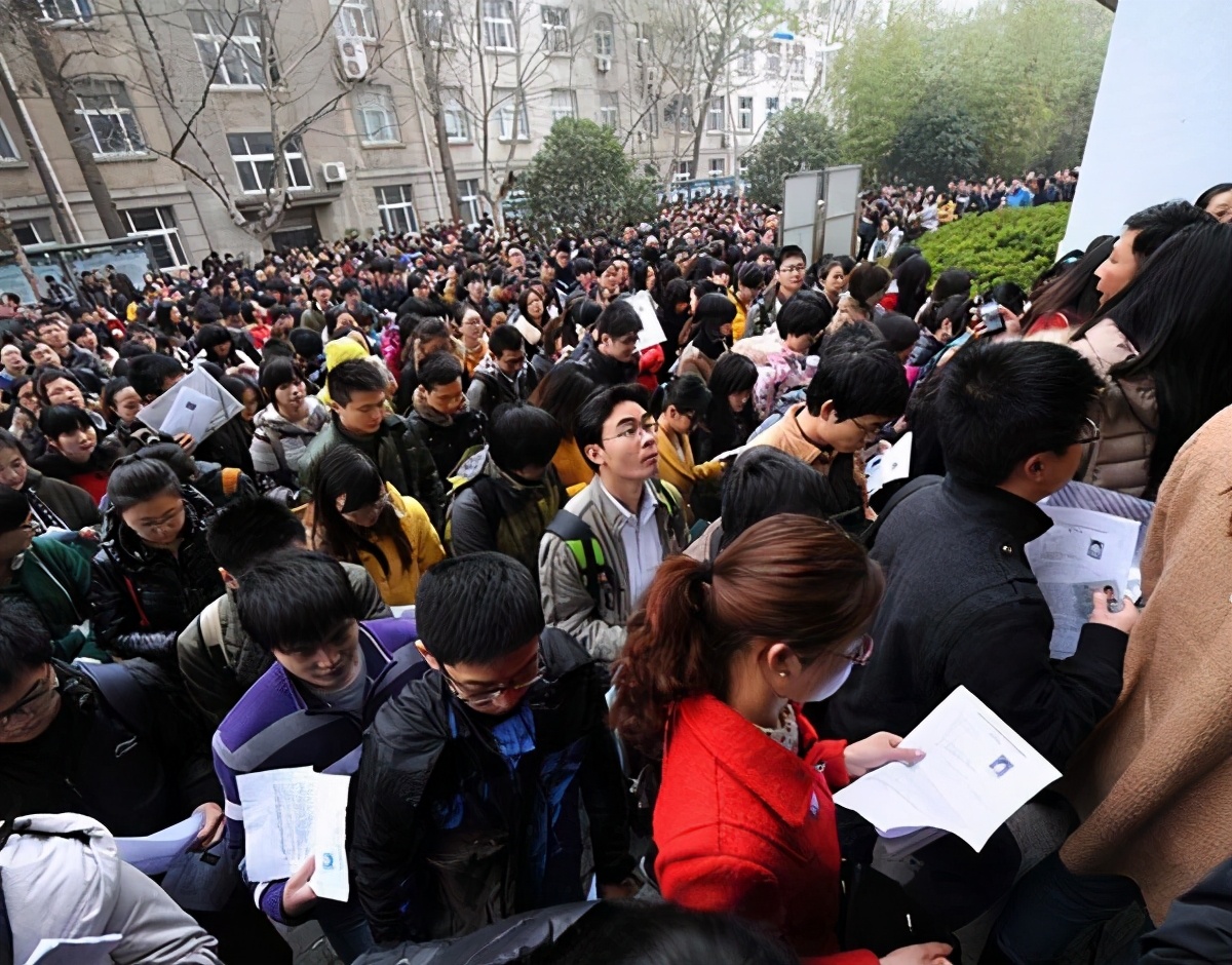 公务员工资才4000为什么,公务员月薪1万是真的吗