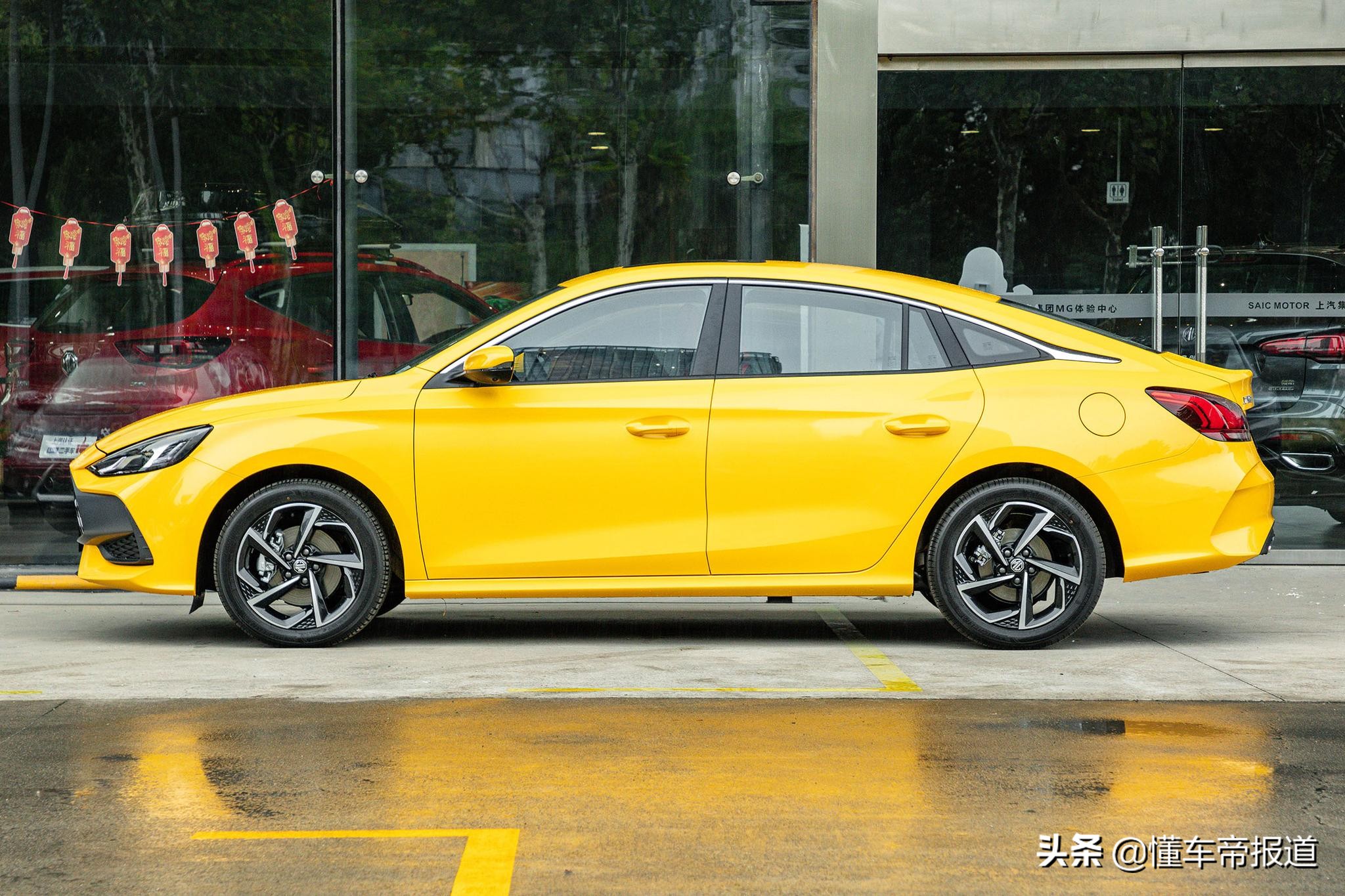 名爵mg5180dvvt青春旗舰版对比帝豪,名爵mg5自动挡中配1.5l2023款落地价