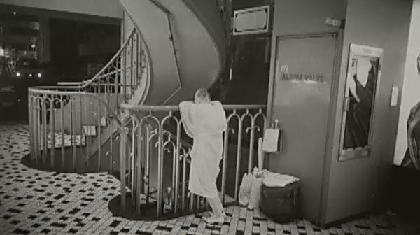 日本最著名站街女：拉客到74岁，等着一个永远等不到的客人…