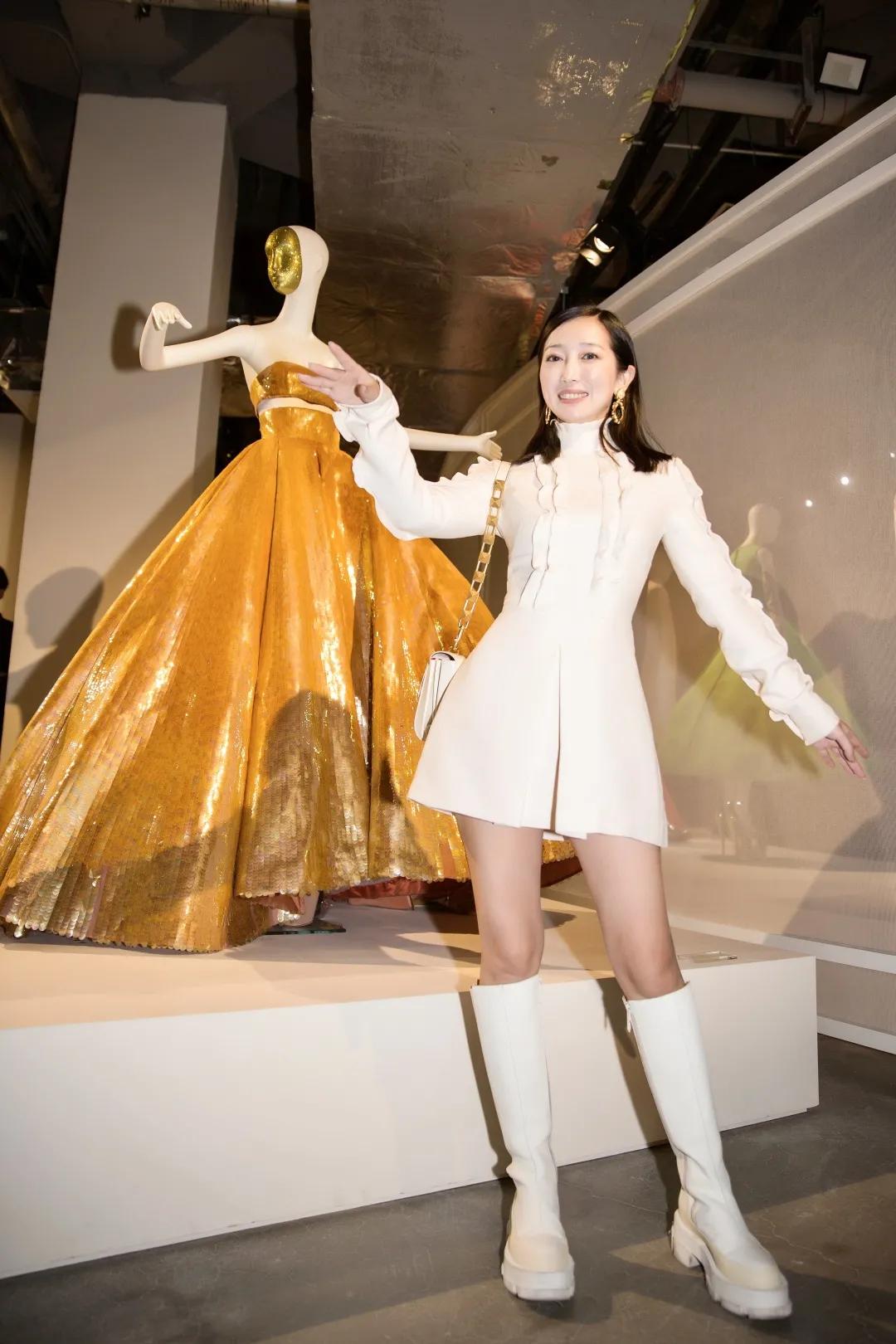 华伦天奴铆钉鞋绝美,华伦天奴绝美