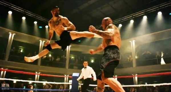 与李小龙齐名的拳霸竟被一腿丧命,能和李小龙一拳打得一样重的人