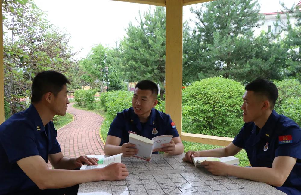 学*党**史践初心|东极火焰蓝活用“小举措”让*党**史学习教育“热起来”