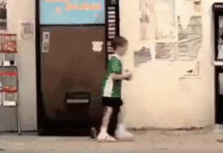 奈雪怼喜茶抄袭,奈雪喜茶们撕掉网红标签