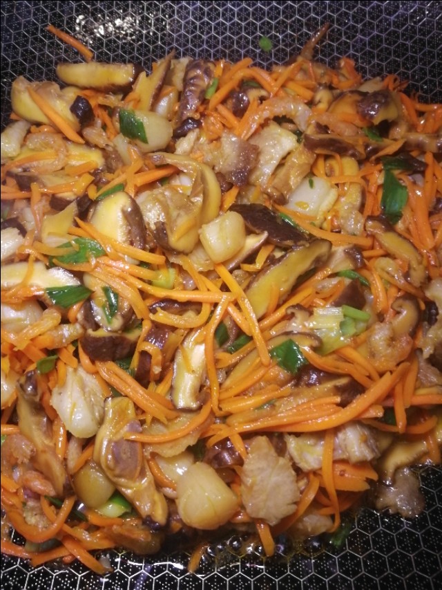 禁海了没有鲜海虾怎么办?瑶柱虾米也能柯出一锅好饭,味更咸香