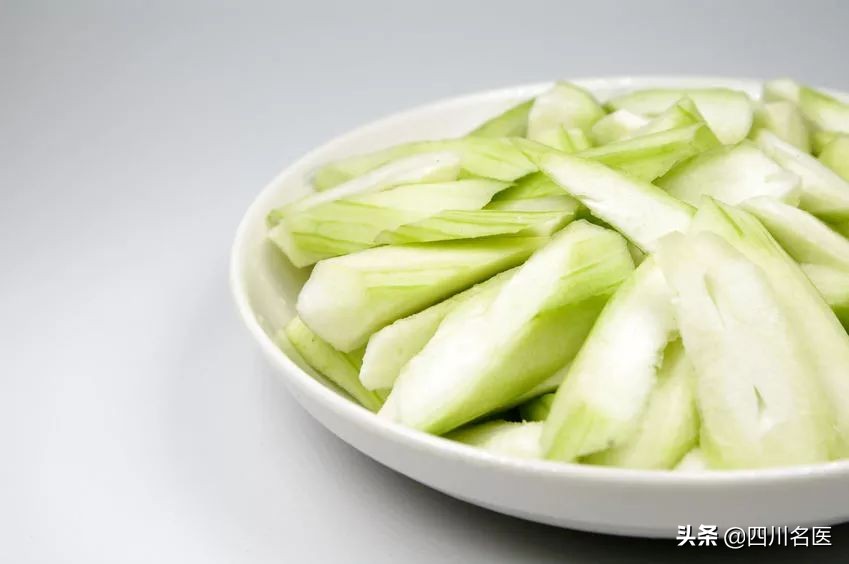 一碗丝瓜汤一家三口丧命,吃丝瓜一家三口死亡真相