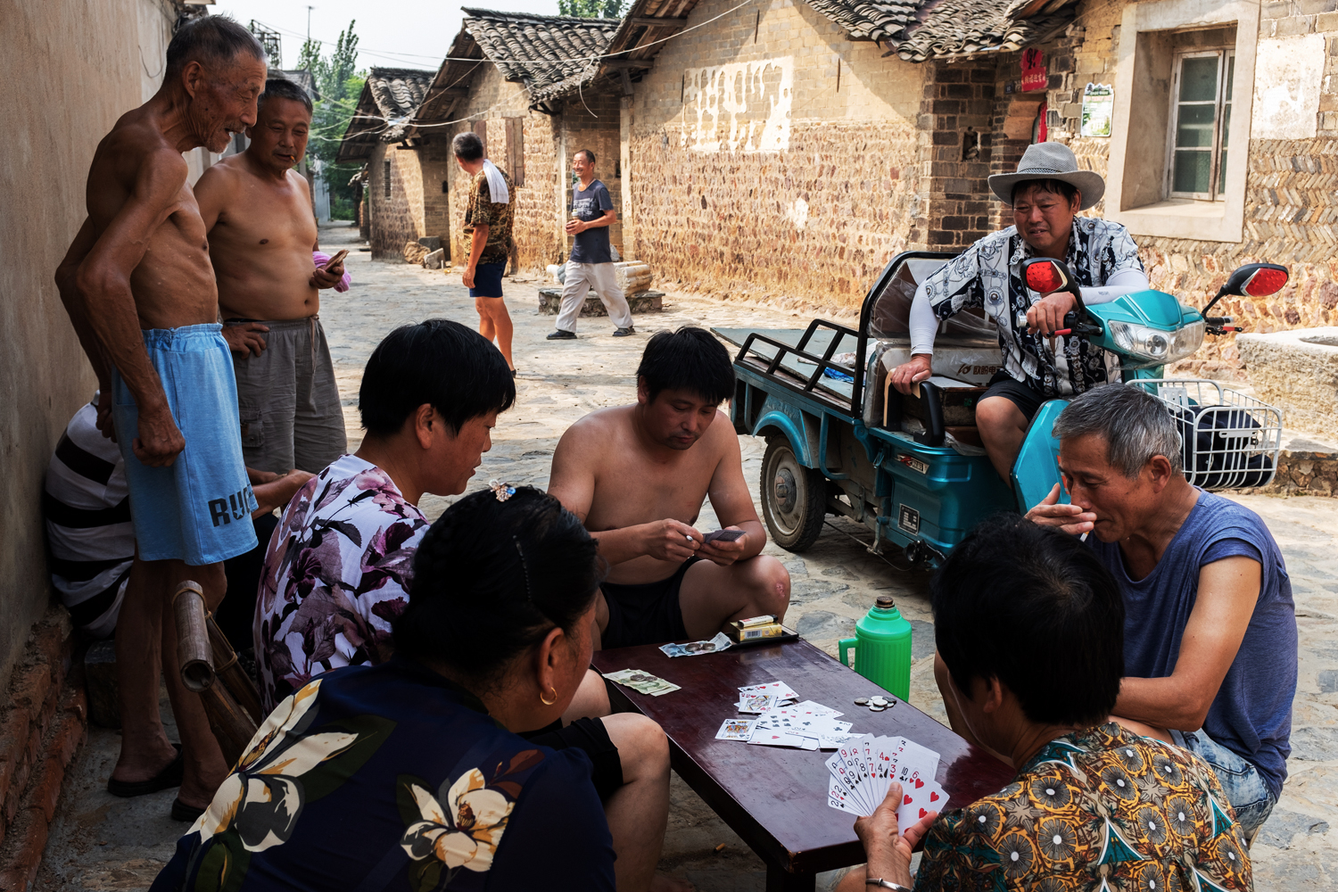 寻中庙花塘河之源，访黄麓相隐寺之水，拍二地三镇之情