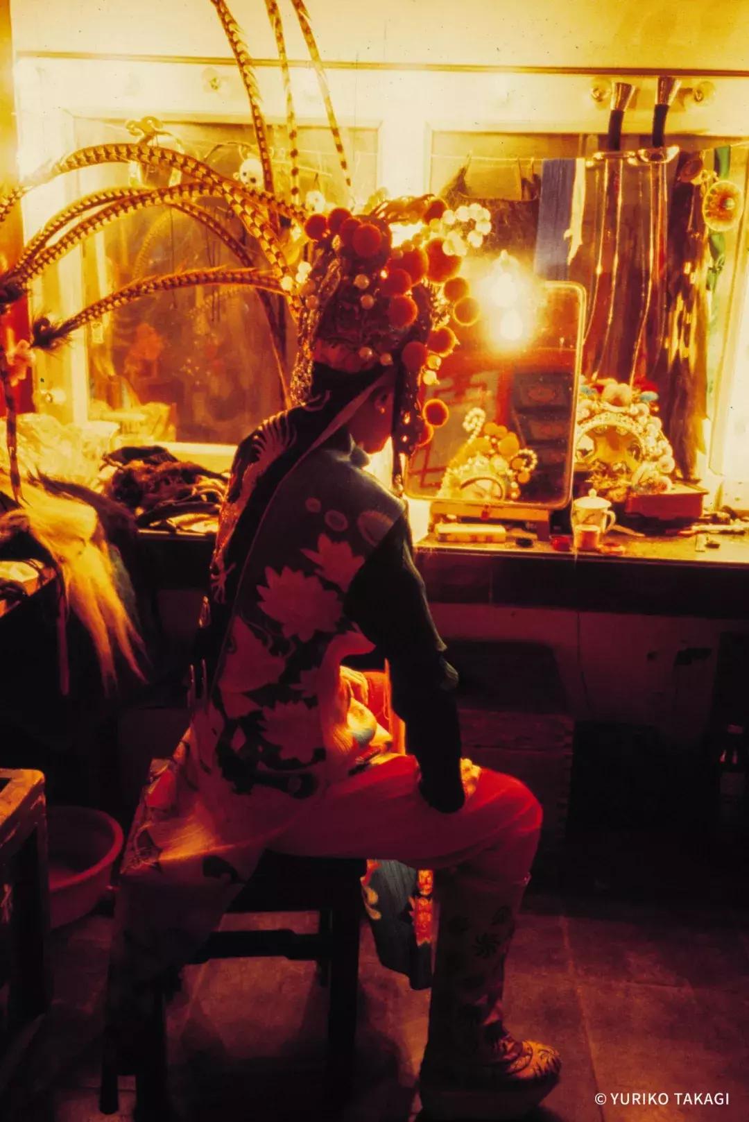 25年前，一个日本人带着天价衣服到中国，给西北人拍了一批硬照