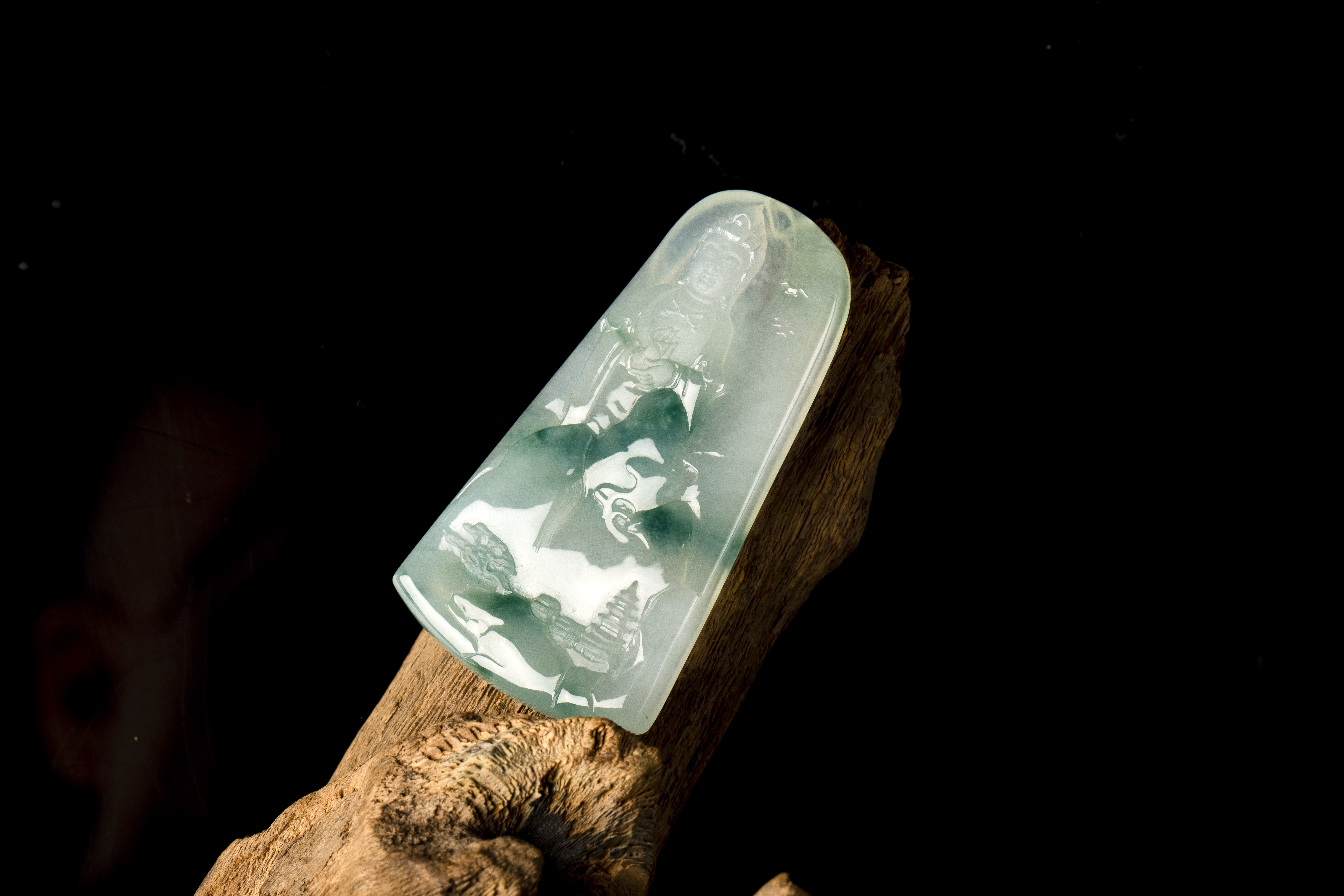 翡翠有纹路就一定是瑕疵吗？搞不懂的人千万别瞎买