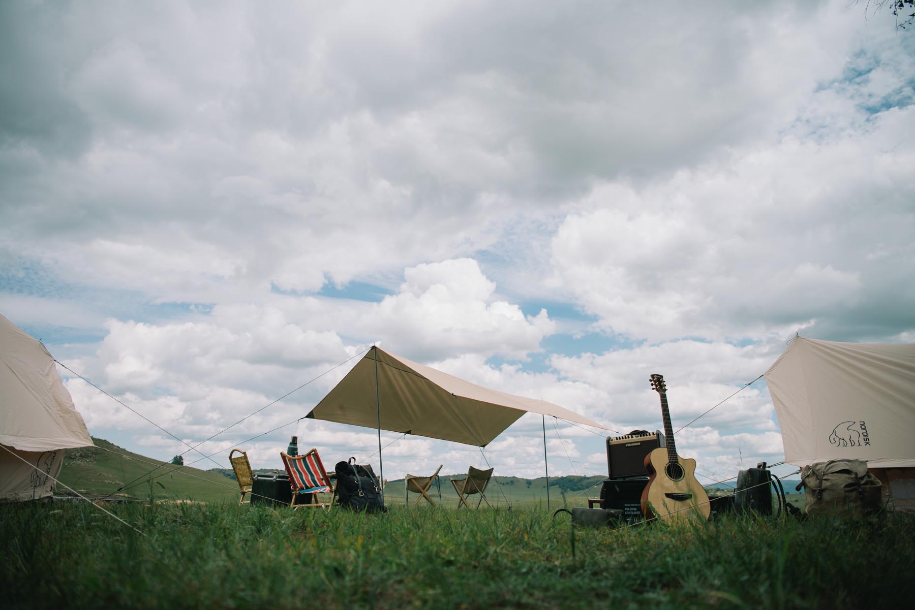 拥有这21件高颜值户外装备,让我们的草原野餐会像家里般优雅