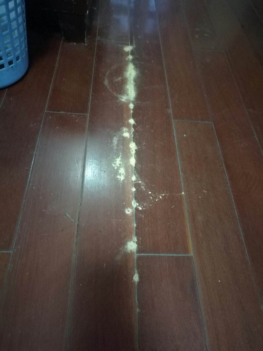 地板开裂拱起怎么办,刚铺的地板起拱是什么原因