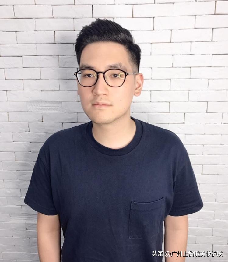 三款热搜的男生清爽露额头发型！让女孩对你刮目相看