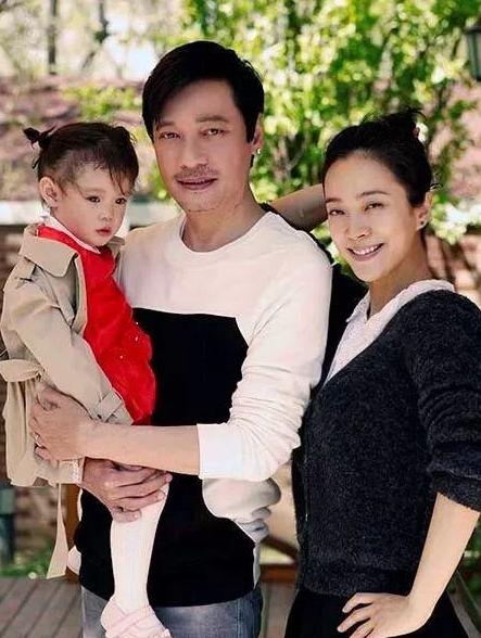 罗嘉良抛弃豪门养女,罗嘉良叶荣添生意失败卖盒饭