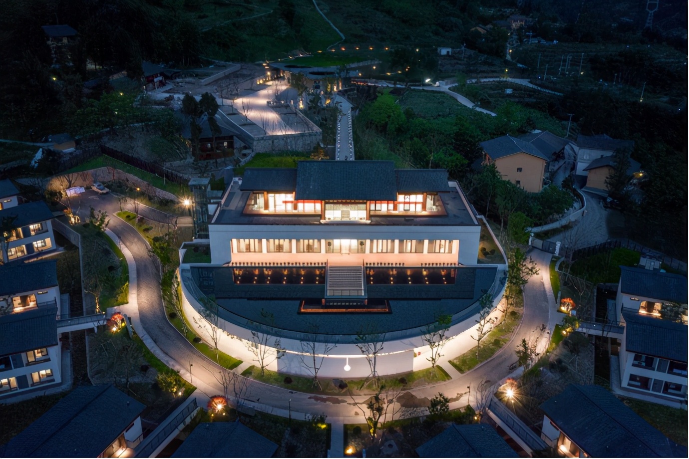 融创联合清华大学捐赠中益乡帮扶项目,探索乡村振兴长效共建模式